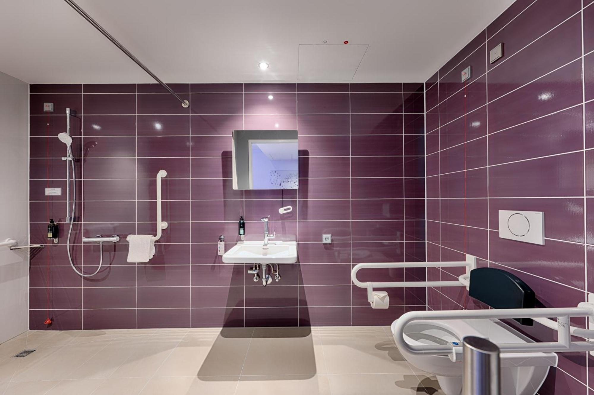 Premier Inn Duesseldorf City Friedrichstadt Exterior foto