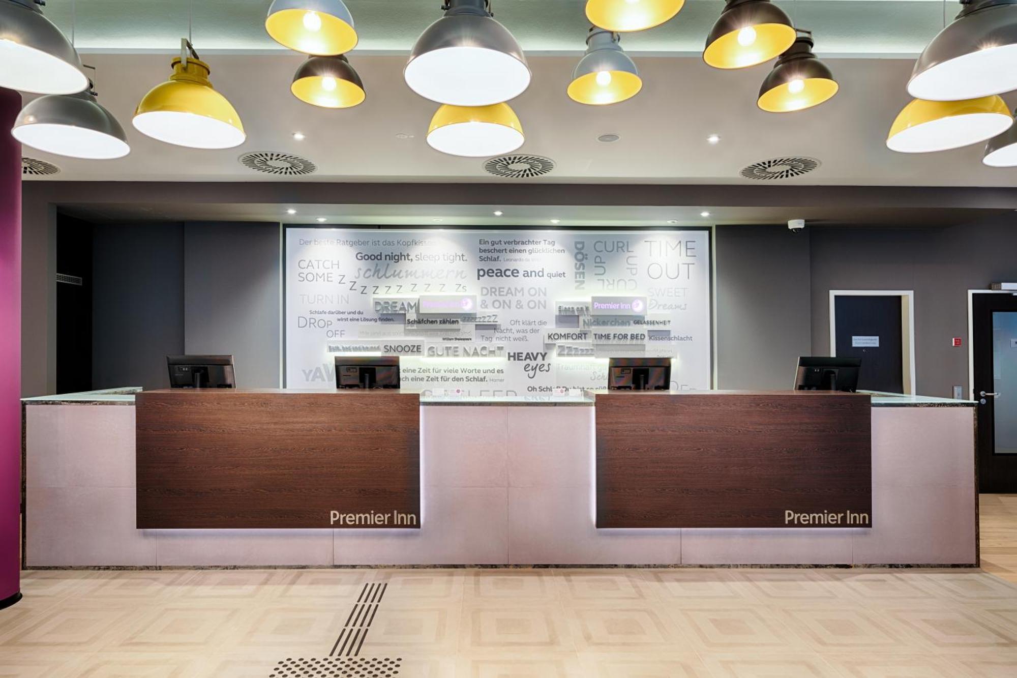 Premier Inn Duesseldorf City Friedrichstadt Exterior foto
